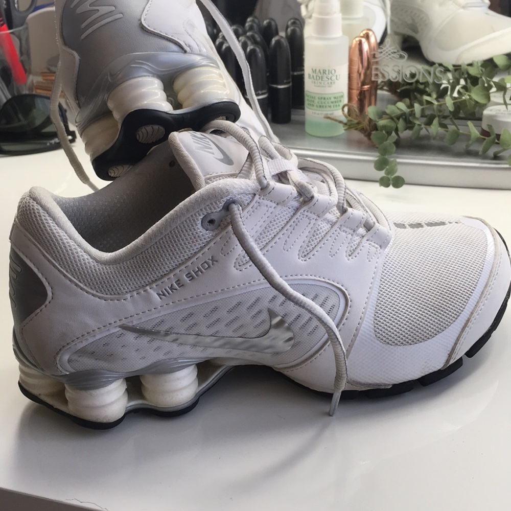Women’s size 7 Nike Shox🔥